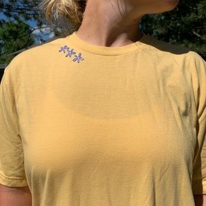 Daisy collar tee- offered in all sizes